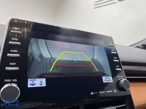 Used 2019 Toyota Avalon Limited image 16