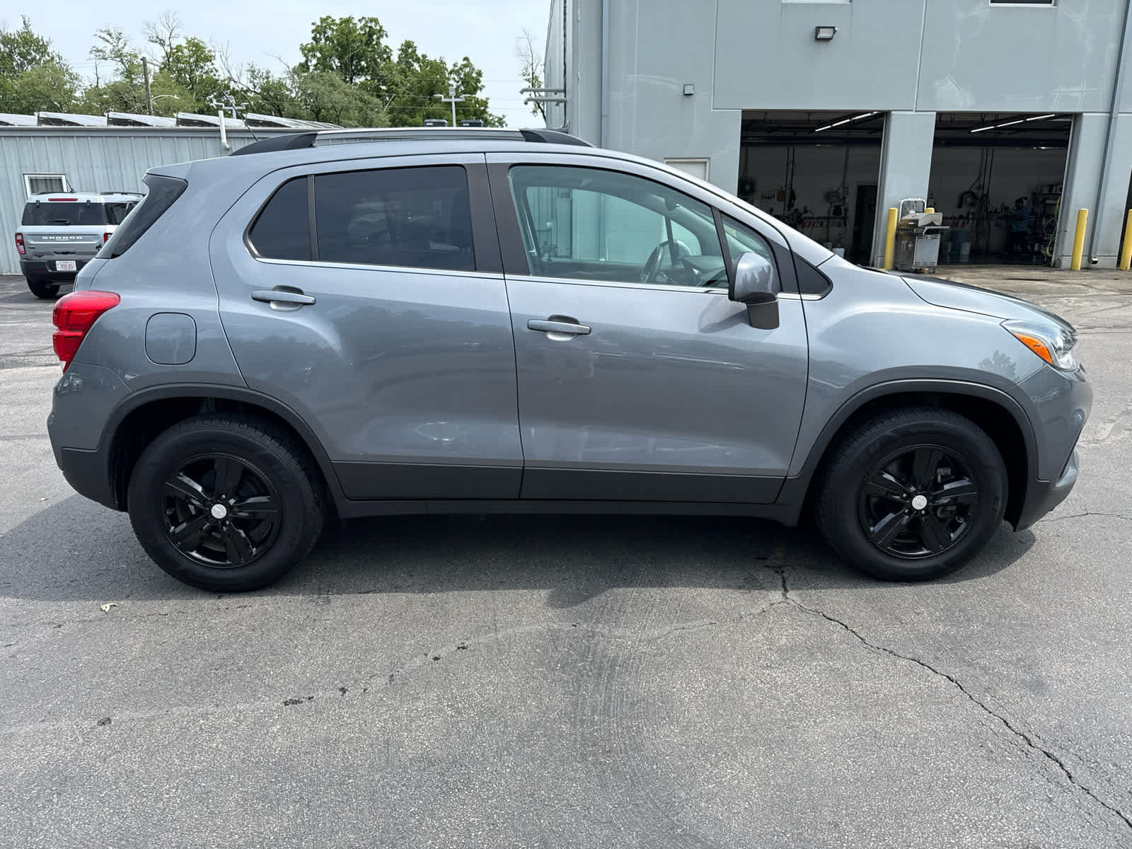 Used 2020 Chevrolet Trax LT FWD image 2