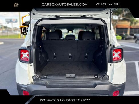 Used 2023 Jeep Renegade Latitude AWD/4WD image 25