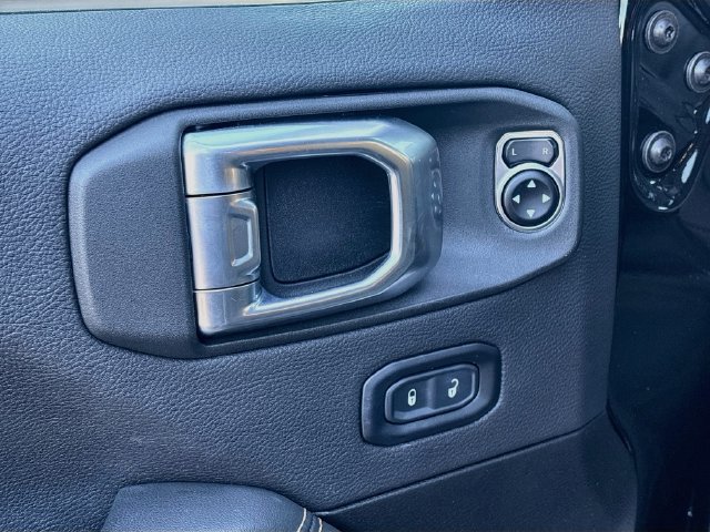 Used 2024 Jeep Wrangler Unlimited Sahara AWD/4WD image 19