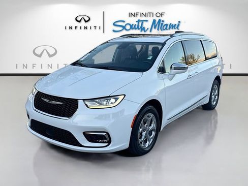 Used 2021 Chrysler Pacifica Limited image 3