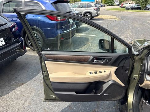 Used 2017 Subaru Outback 2.5i Limited AWD/4WD image 17