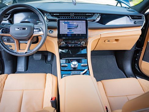 Used 2025 Jeep Grand Cherokee Summit image 31