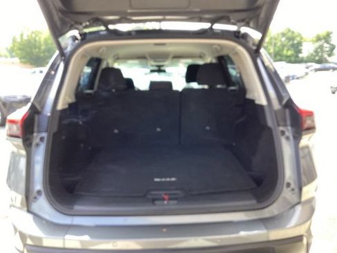 Used 2025 Nissan Rogue SV AWD/4WD image 7