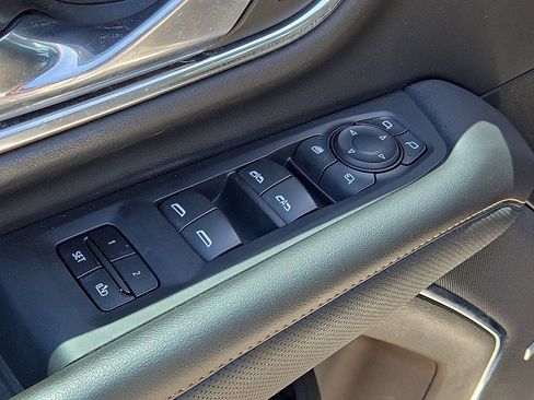 Used 2021 GMC Yukon AT4 w/ Technology Package AWD/4WD image 23