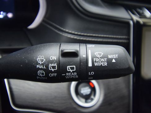 Used 2023 Jeep Grand Cherokee L Limited w/ Luxury Tech Group II image 34