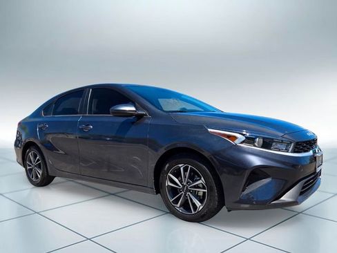 Used 2023 Kia Forte LXS FWD image 3