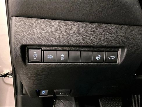 Used 2021 Toyota Venza XLE image 34