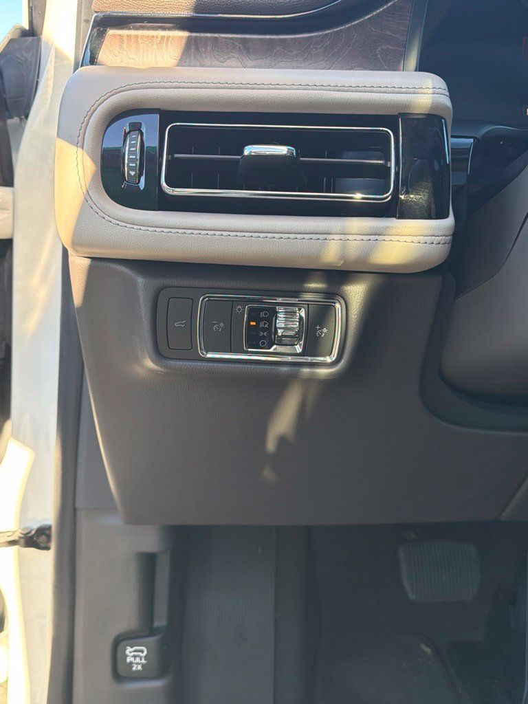 Used 2023 Lincoln Aviator Reserve w/ Equipment Group 201A RWD image 9