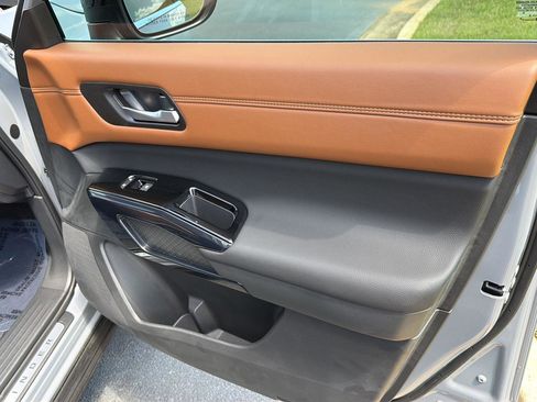 New 2026 Nissan Pathfinder Platinum FWD image 16