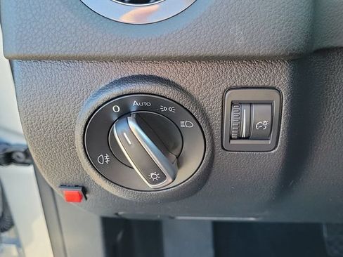 Used 2017 Volkswagen Tiguan S FWD image 28