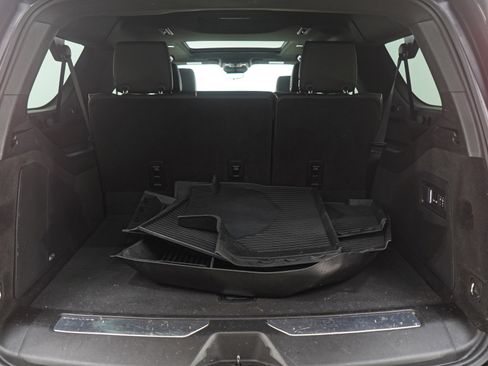 Used 2024 Cadillac Escalade ESV Premium Luxury image 9