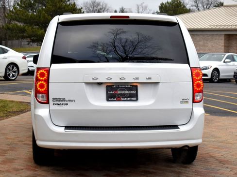 Used 2019 Dodge Grand Caravan SXT image 9