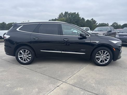 Used 2023 Buick Enclave Avenir w/ Avenir Technology Package image 4