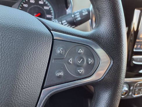 Used 2023 Chevrolet Traverse LS FWD image 12