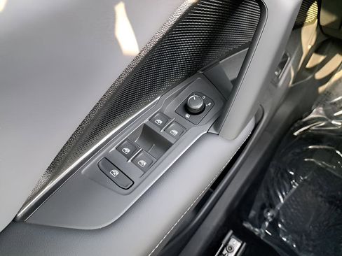 New 2025 Volkswagen Tiguan SE AWD/4WD image 31