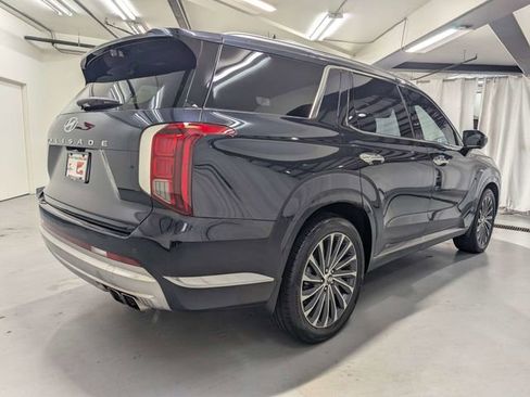 Used 2023 Hyundai Palisade Calligraphy FWD image 3