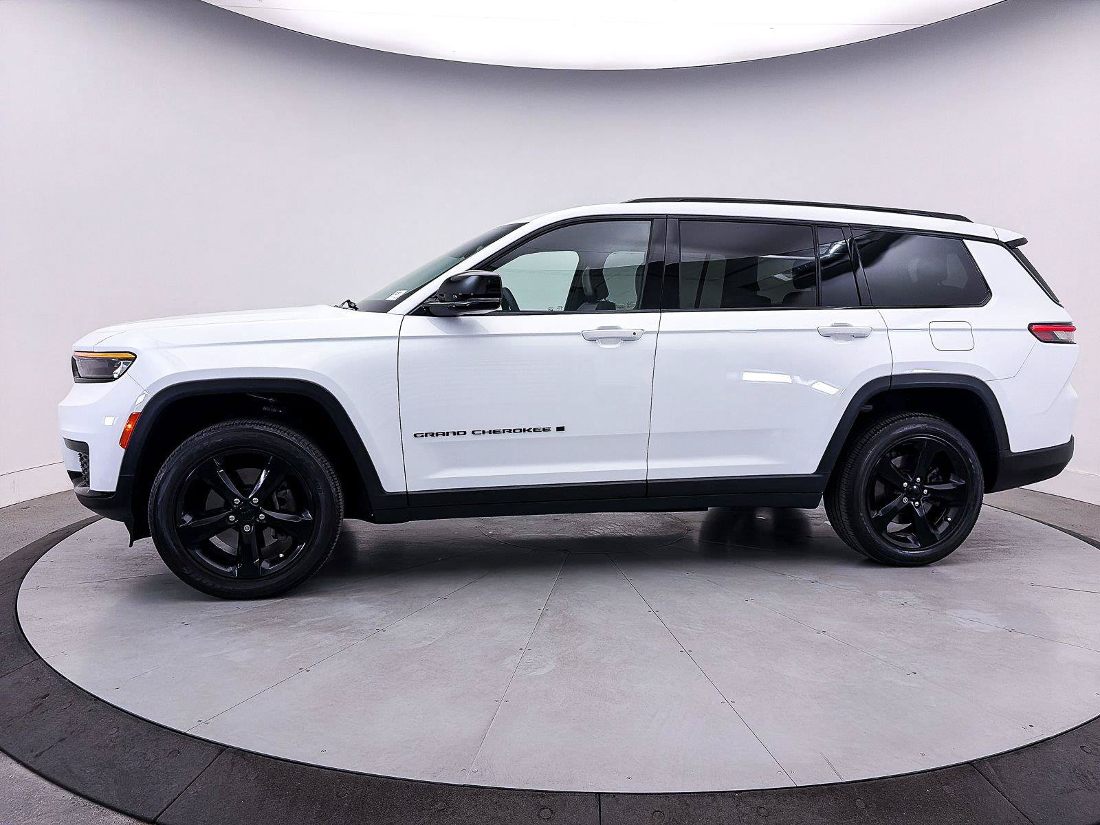 Used 2023 Jeep Grand Cherokee L Laredo AWD/4WD image 43