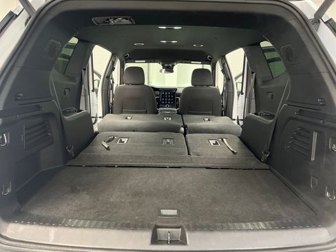 Used 2025 GMC Acadia Elevation image 39