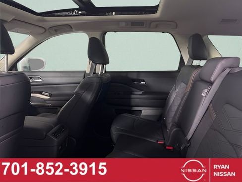 New 2025 Nissan Pathfinder Platinum w/ Cargo Package image 32