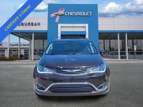 Used 2017 Chrysler Pacifica Premium FWD image 2