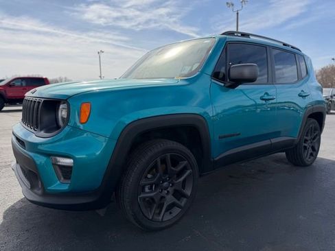 Used 2021 Jeep Renegade Latitude w/ Luxury Group II image 2