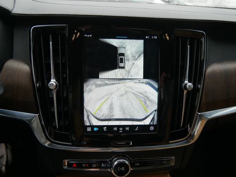 Certified 2024 Volvo V90 B6 Cross Country Ultimate w/ Protection Package Premier image 34