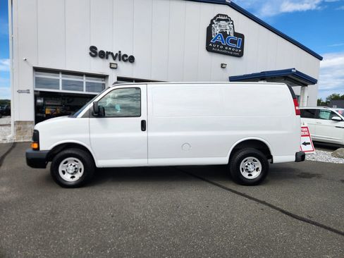 Used 2016 Chevrolet Express 2500 image 9