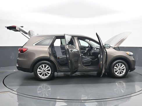 Used 2019 Kia Sorento LX w/ LX Convenience Package image 26