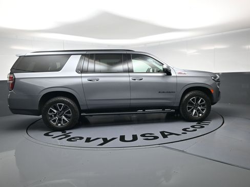 Used 2022 Chevrolet Suburban Z71 w/ Luxury Package AWD/4WD image 10