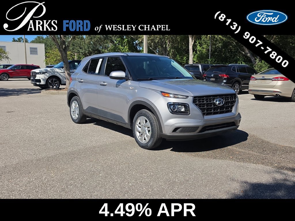 Used 2023 Hyundai Venue SE FWD image 1