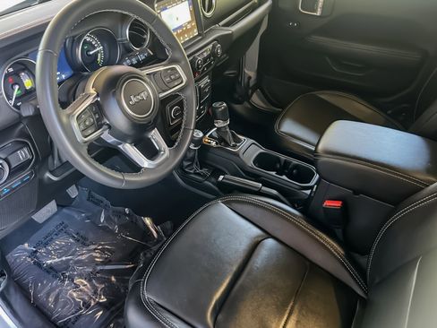 Used 2023 Jeep Wrangler Unlimited Sahara image 9