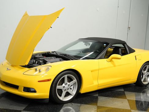 Used 2005 Chevrolet Corvette Convertible w/ Performance Handling Package image 25