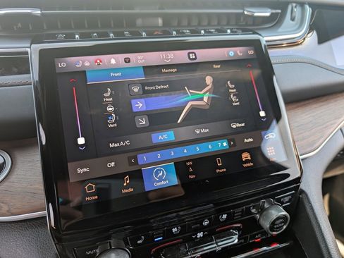 Used 2022 Jeep Grand Cherokee Summit w/ Luxury Tech Group V image 26