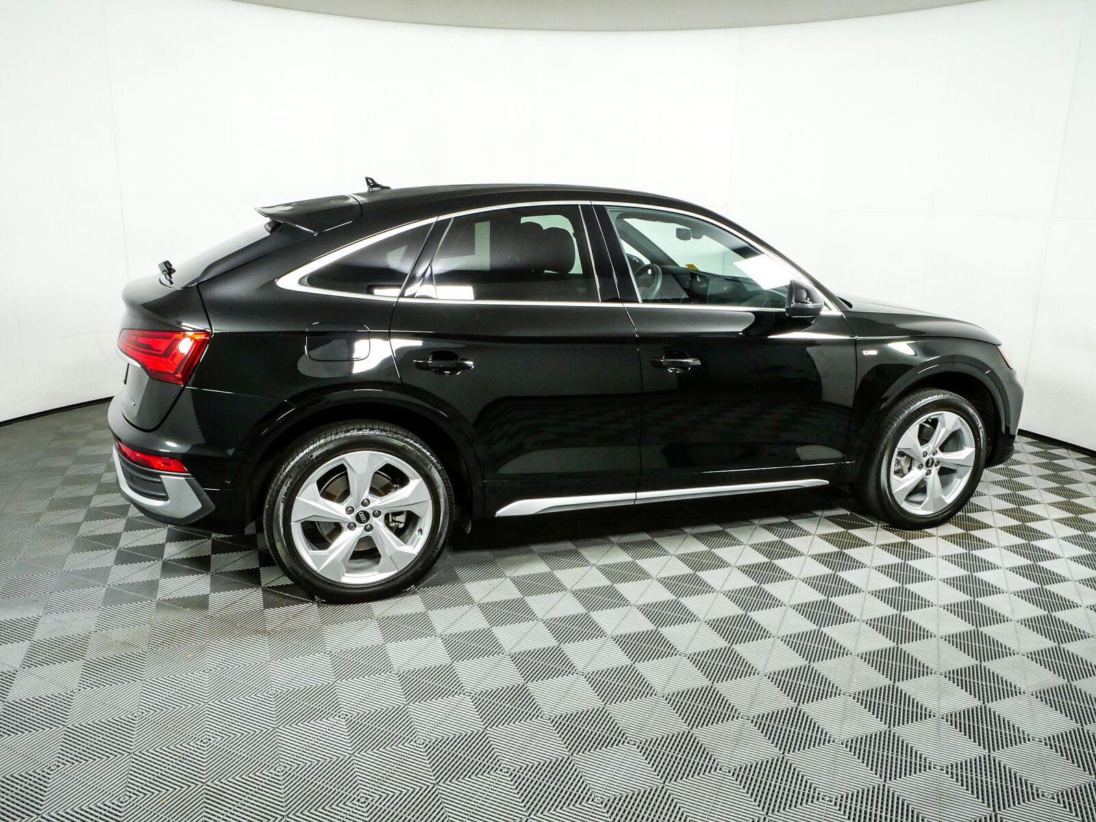 Used 2023 Audi Q5 2.0T Prestige w/ Prestige Package AWD/4WD image 2