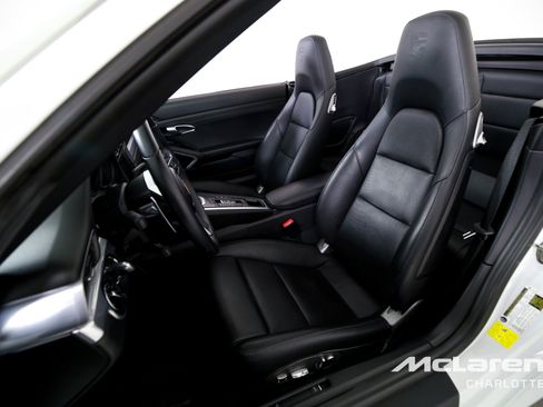 Used 2017 Porsche 911 Carrera RWD image 12