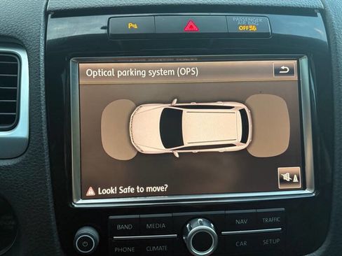 Used 2011 Volkswagen Touareg Sport image 14