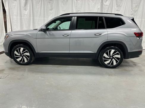 Used 2025 Volkswagen Atlas SE image 4