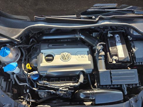 Used 2014 Volkswagen GTI Wolfsburg Edition FWD image 21
