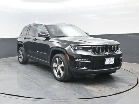 Used 2023 Jeep Grand Cherokee Limited AWD/4WD image 2