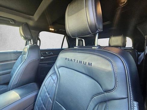 Used 2018 Ford Explorer Platinum image 12