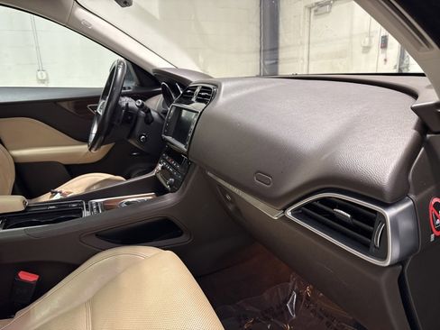 Used 2018 Jaguar F-PACE Prestige image 38