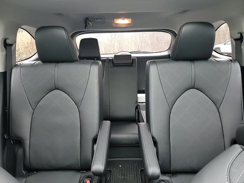 New 2025 Toyota Highlander Platinum image 21