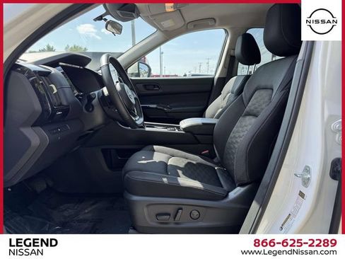 Certified 2024 Nissan Pathfinder SV AWD/4WD image 17