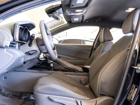 Used 2023 Hyundai Elantra SEL FWD image 16