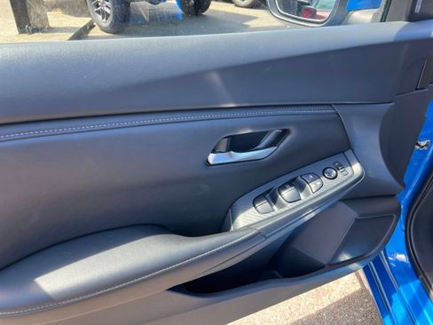 Used 2025 Nissan Sentra SV FWD image 18