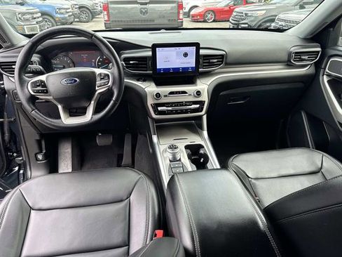 Used 2022 Ford Explorer XLT w/ Equipment Group 202A image 10