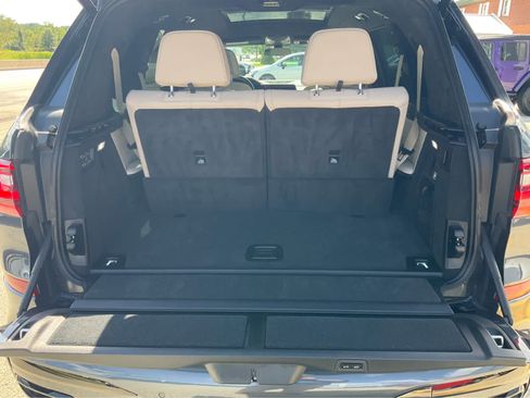 Used 2021 BMW X7 xDrive40i w/ M Sport Package AWD/4WD image 29