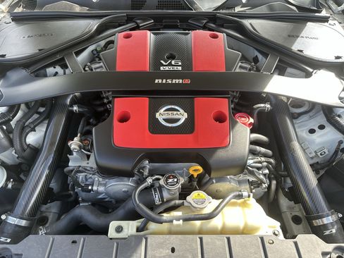 Used 2019 Nissan 370Z NISMO RWD image 17