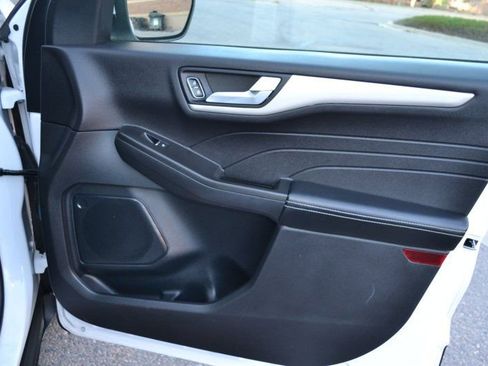 Used 2021 Ford Escape SE image 34